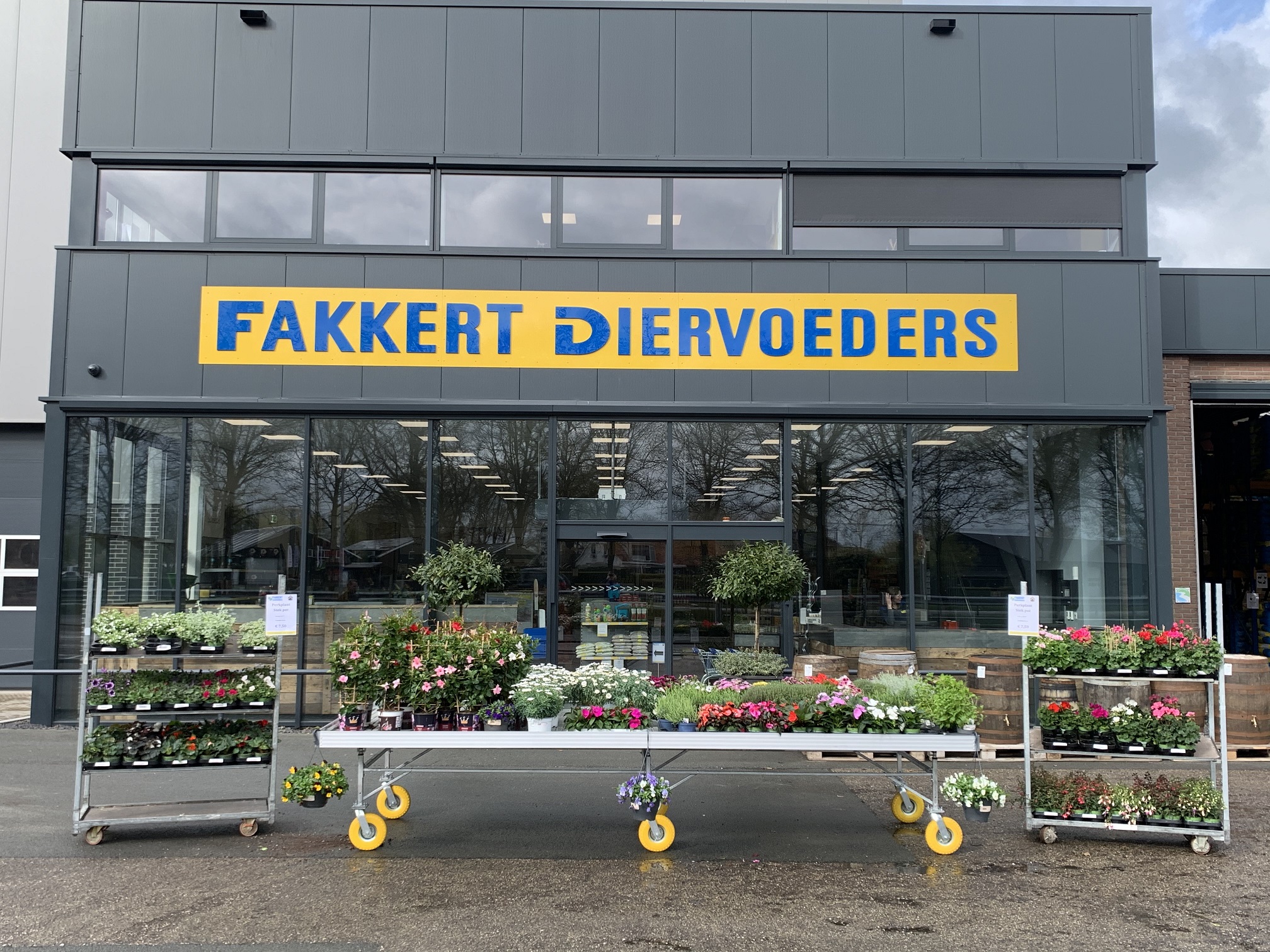 Foto winkel fakkert diervoeders.2