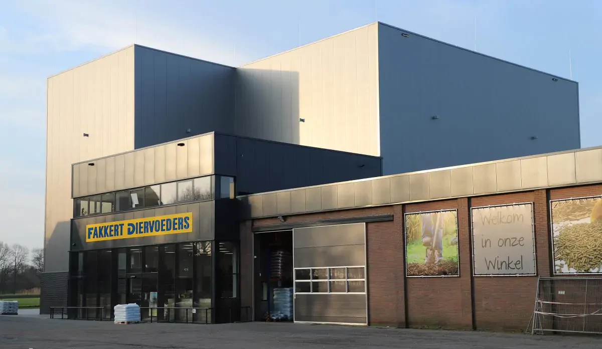 Uitbreiding-en-gevelrenovatie-Fakkert-Diervoeders_1-1200x803